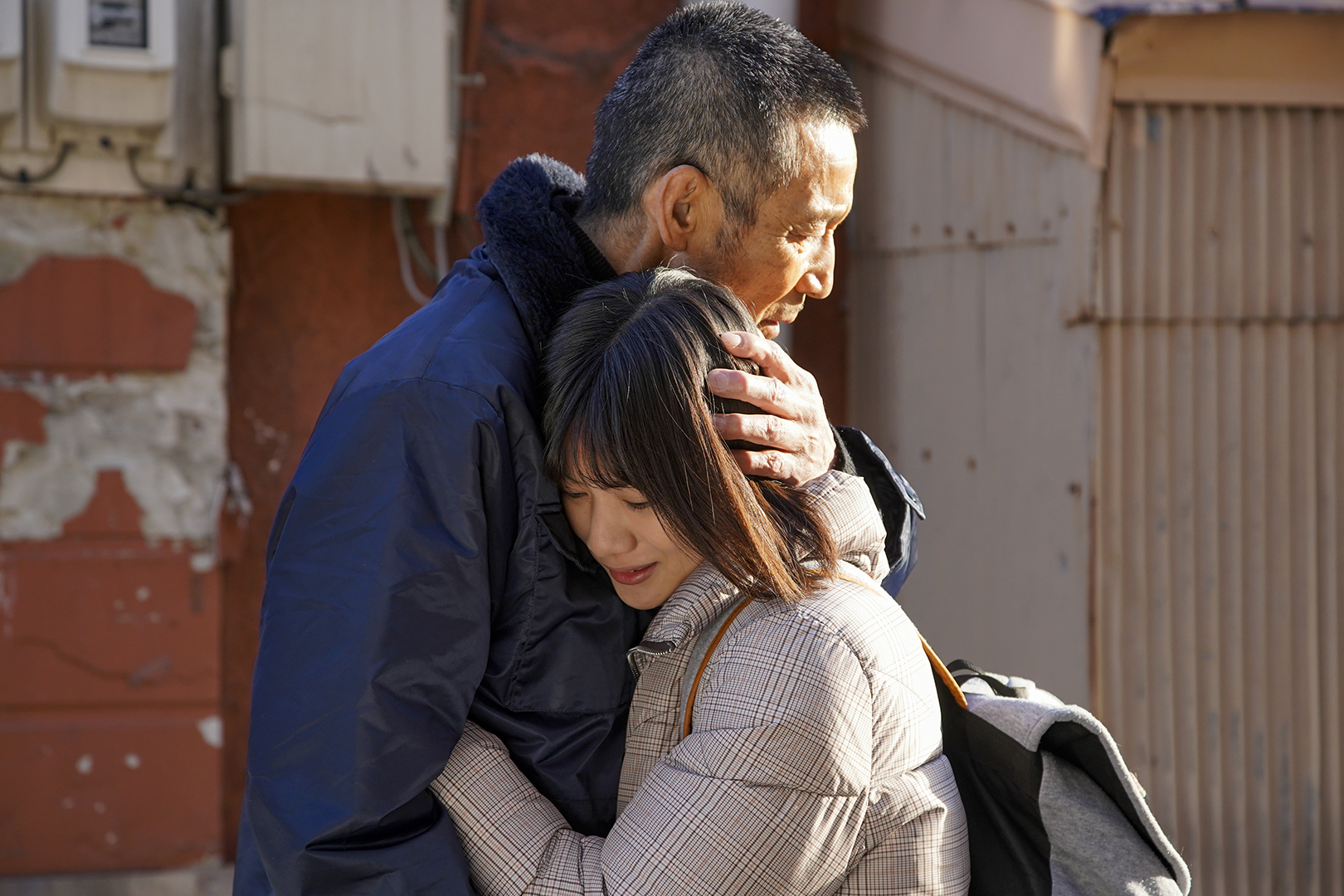 主人公・久能慶蔵とヒロイン・光村文香の2ショット